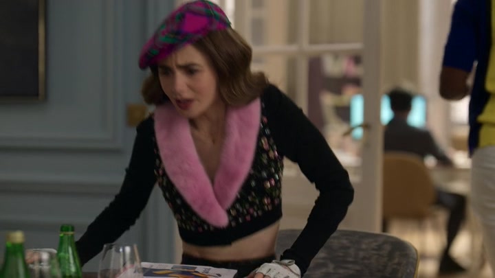 Emily_in_Paris_S02E03_WEBRip_x264-ION10_0468.jpg
