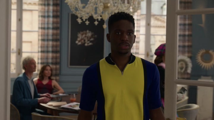 Emily_in_Paris_S02E03_WEBRip_x264-ION10_0469.jpg