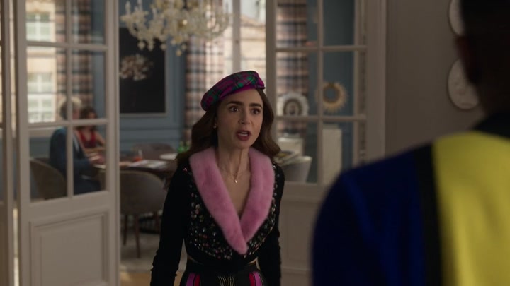 Emily_in_Paris_S02E03_WEBRip_x264-ION10_0476.jpg