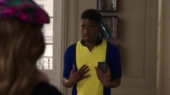 Emily_in_Paris_S02E03_WEBRip_x264-ION10_0485.jpg