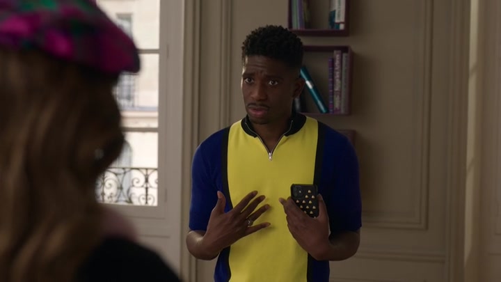 Emily_in_Paris_S02E03_WEBRip_x264-ION10_0486.jpg