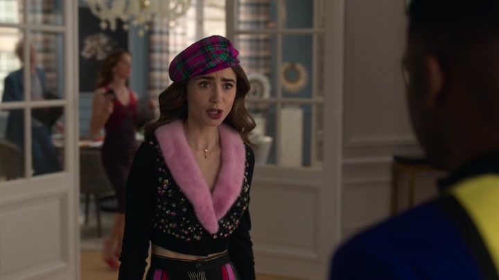 Emily_in_Paris_S02E03_WEBRip_x264-ION10_0487.jpg
