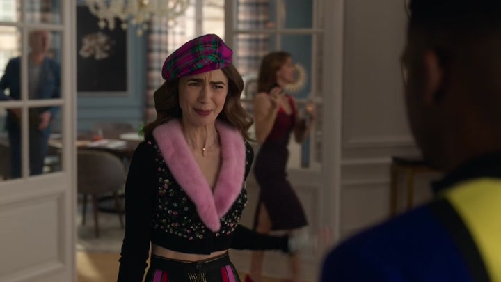 Emily_in_Paris_S02E03_WEBRip_x264-ION10_0489.jpg