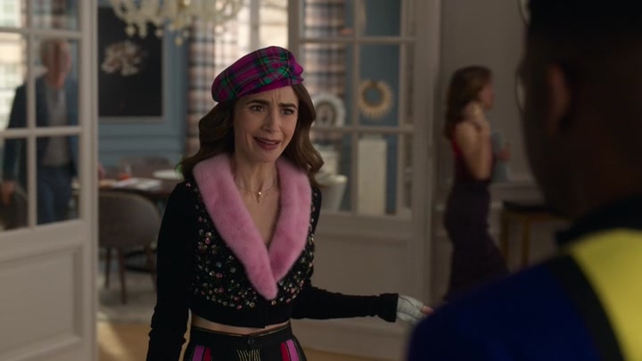 Emily_in_Paris_S02E03_WEBRip_x264-ION10_0490.jpg