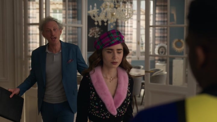 Emily_in_Paris_S02E03_WEBRip_x264-ION10_0508.jpg