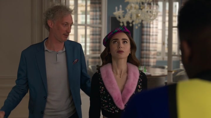 Emily_in_Paris_S02E03_WEBRip_x264-ION10_0517.jpg