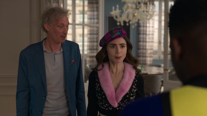 Emily_in_Paris_S02E03_WEBRip_x264-ION10_0523.jpg