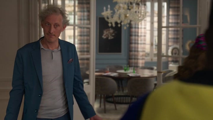 Emily_in_Paris_S02E03_WEBRip_x264-ION10_0540.jpg