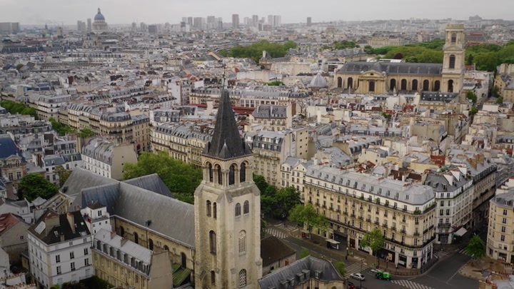 Emily_in_Paris_S02E03_WEBRip_x264-ION10_0547.jpg