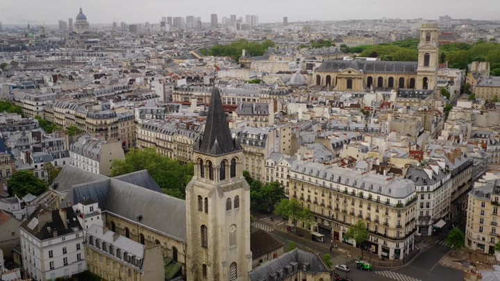 Emily_in_Paris_S02E03_WEBRip_x264-ION10_0548.jpg