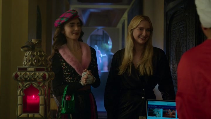 Emily_in_Paris_S02E03_WEBRip_x264-ION10_0591.jpg