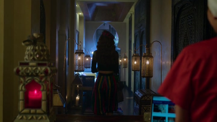 Emily_in_Paris_S02E03_WEBRip_x264-ION10_0626.jpg