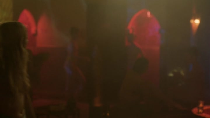 Emily_in_Paris_S02E03_WEBRip_x264-ION10_0630.jpg