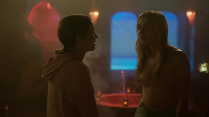Emily_in_Paris_S02E03_WEBRip_x264-ION10_0637.jpg