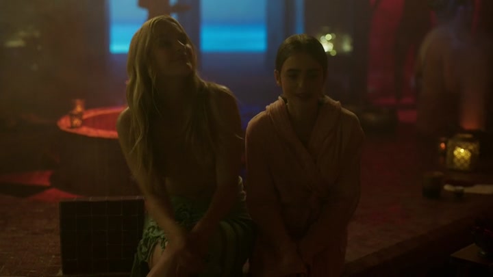 Emily_in_Paris_S02E03_WEBRip_x264-ION10_0648.jpg