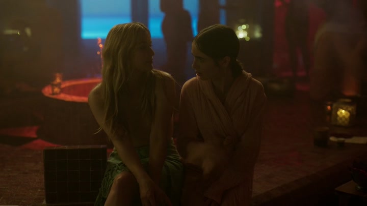 Emily_in_Paris_S02E03_WEBRip_x264-ION10_0652.jpg