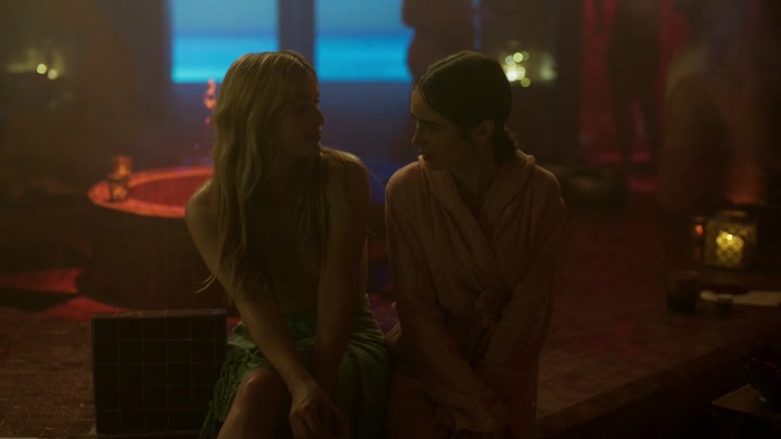 Emily_in_Paris_S02E03_WEBRip_x264-ION10_0653.jpg