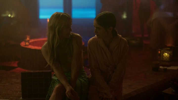 Emily_in_Paris_S02E03_WEBRip_x264-ION10_0654.jpg