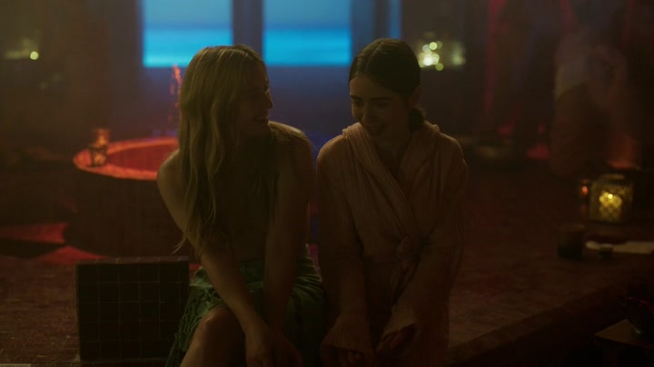 Emily_in_Paris_S02E03_WEBRip_x264-ION10_0658.jpg