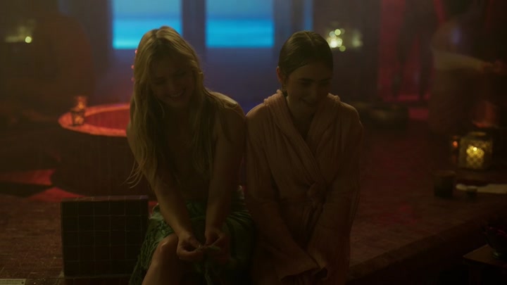 Emily_in_Paris_S02E03_WEBRip_x264-ION10_0666.jpg