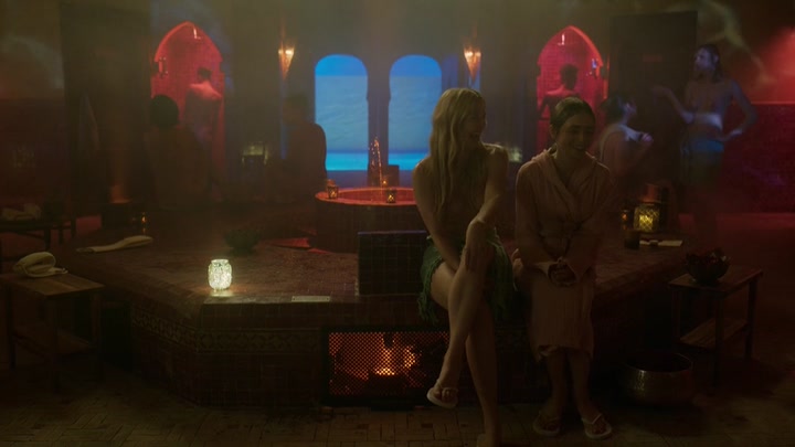 Emily_in_Paris_S02E03_WEBRip_x264-ION10_0671.jpg