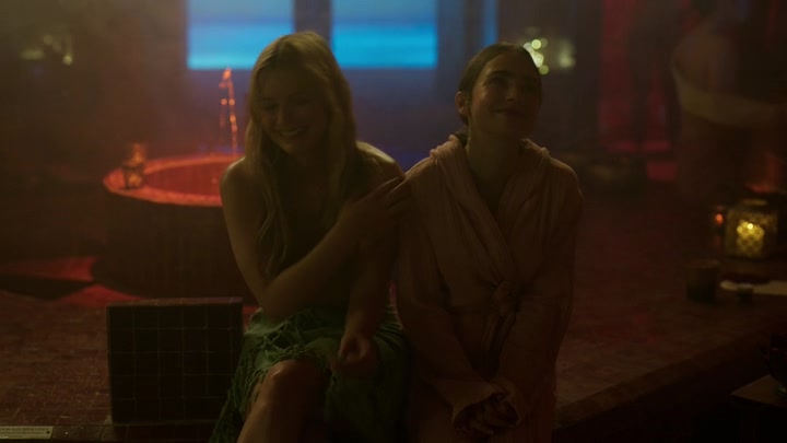 Emily_in_Paris_S02E03_WEBRip_x264-ION10_0675.jpg