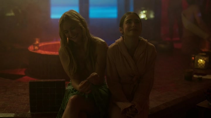 Emily_in_Paris_S02E03_WEBRip_x264-ION10_0676.jpg