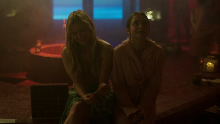 Emily_in_Paris_S02E03_WEBRip_x264-ION10_0677.jpg