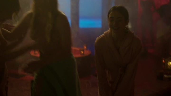 Emily_in_Paris_S02E03_WEBRip_x264-ION10_0685.jpg