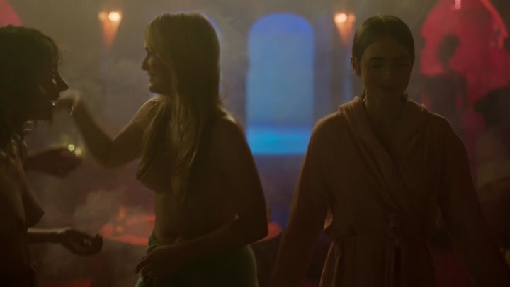 Emily_in_Paris_S02E03_WEBRip_x264-ION10_0686.jpg