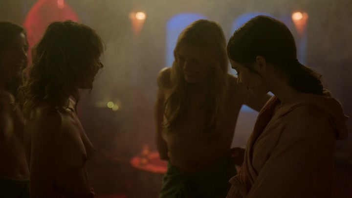 Emily_in_Paris_S02E03_WEBRip_x264-ION10_0698.jpg