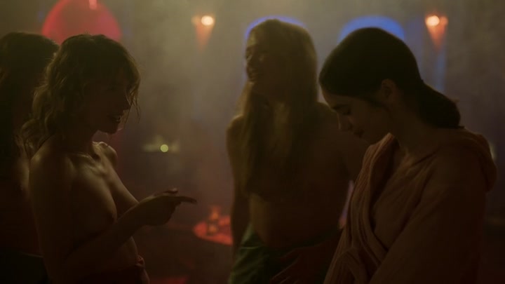 Emily_in_Paris_S02E03_WEBRip_x264-ION10_0700.jpg