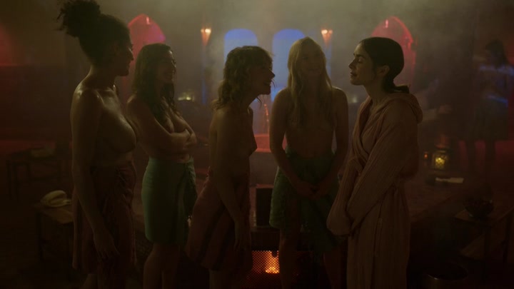 Emily_in_Paris_S02E03_WEBRip_x264-ION10_0707.jpg