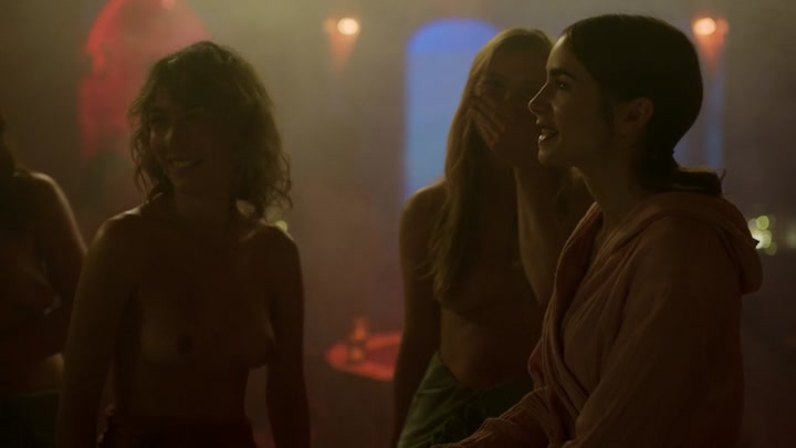 Emily_in_Paris_S02E03_WEBRip_x264-ION10_0713.jpg