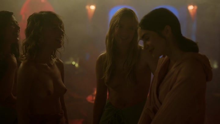 Emily_in_Paris_S02E03_WEBRip_x264-ION10_0725.jpg
