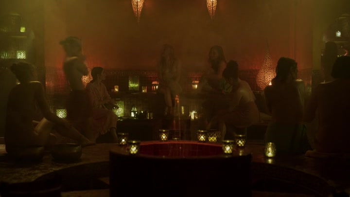 Emily_in_Paris_S02E03_WEBRip_x264-ION10_0742.jpg