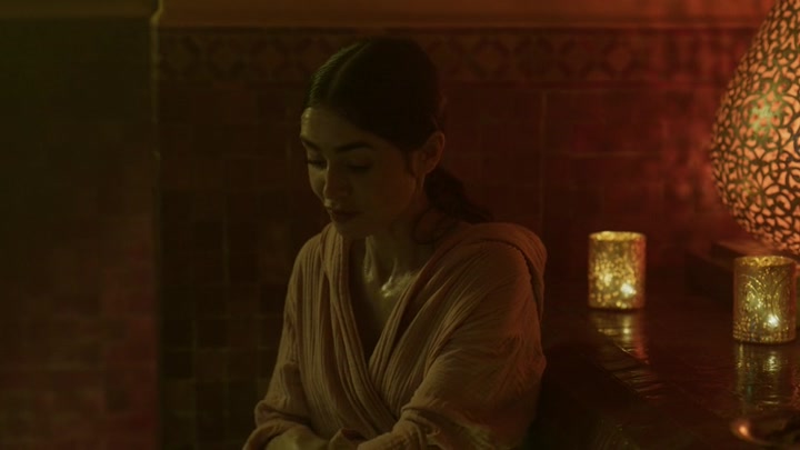 Emily_in_Paris_S02E03_WEBRip_x264-ION10_0748.jpg