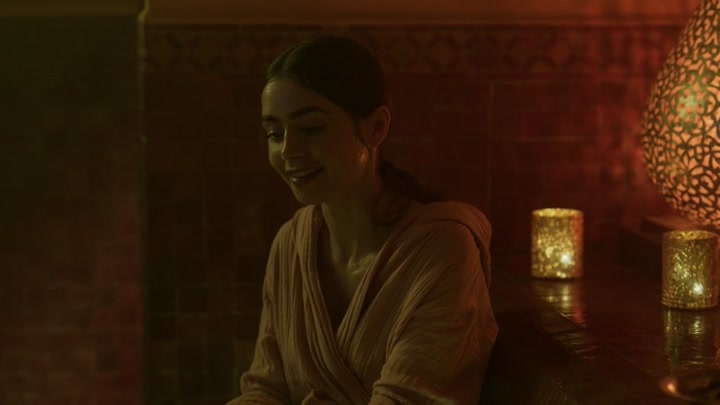Emily_in_Paris_S02E03_WEBRip_x264-ION10_0750.jpg