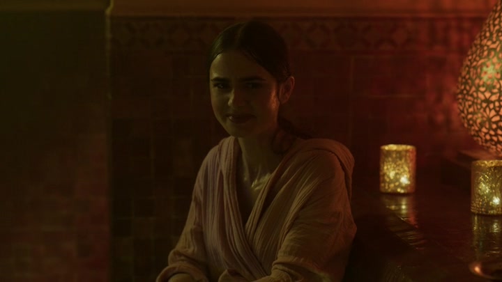 Emily_in_Paris_S02E03_WEBRip_x264-ION10_0765.jpg