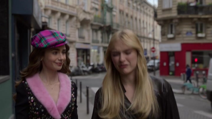 Emily_in_Paris_S02E03_WEBRip_x264-ION10_0918.jpg