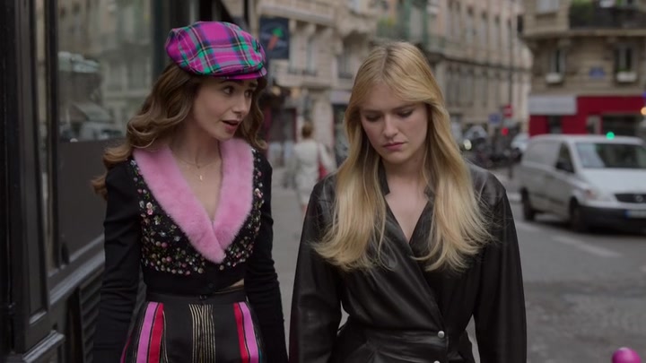 Emily_in_Paris_S02E03_WEBRip_x264-ION10_0946.jpg
