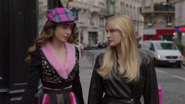 Emily_in_Paris_S02E03_WEBRip_x264-ION10_0949.jpg