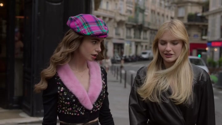 Emily_in_Paris_S02E03_WEBRip_x264-ION10_0957.jpg