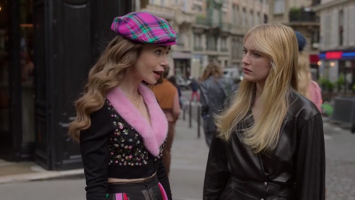 Emily_in_Paris_S02E03_WEBRip_x264-ION10_0974.jpg