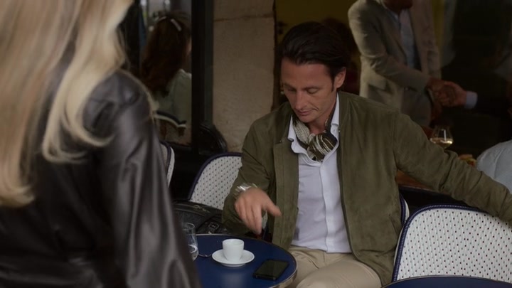 Emily_in_Paris_S02E03_WEBRip_x264-ION10_1026.jpg