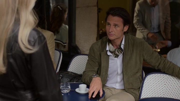 Emily_in_Paris_S02E03_WEBRip_x264-ION10_1028.jpg