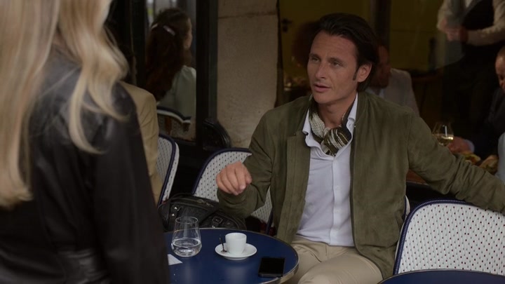 Emily_in_Paris_S02E03_WEBRip_x264-ION10_1053.jpg