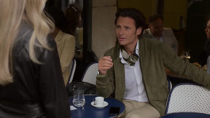 Emily_in_Paris_S02E03_WEBRip_x264-ION10_1063.jpg