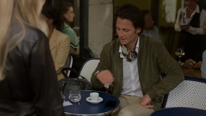 Emily_in_Paris_S02E03_WEBRip_x264-ION10_1074.jpg