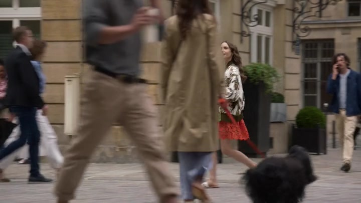 Emily_in_Paris_S02E03_WEBRip_x264-ION10_1124.jpg